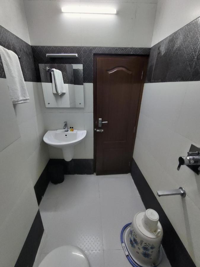 Thayamkery's Royal Inn Kochi Bagian luar foto