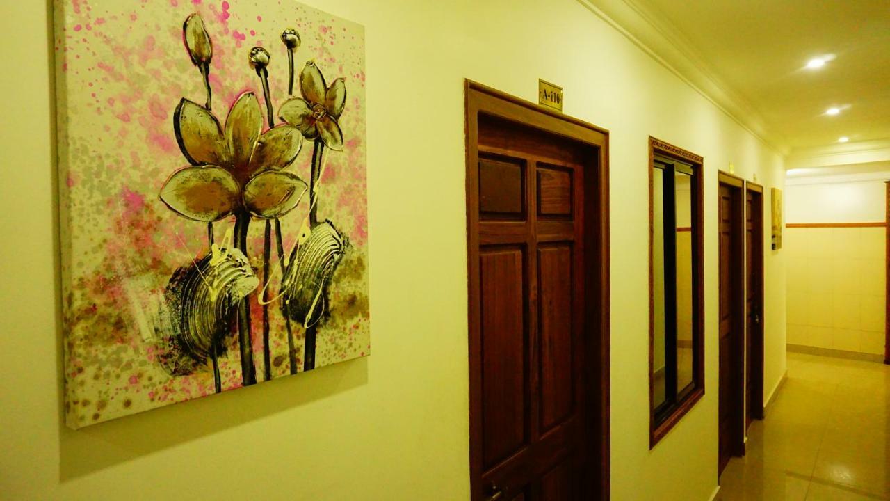 Thayamkery's Royal Inn Kochi Bagian luar foto