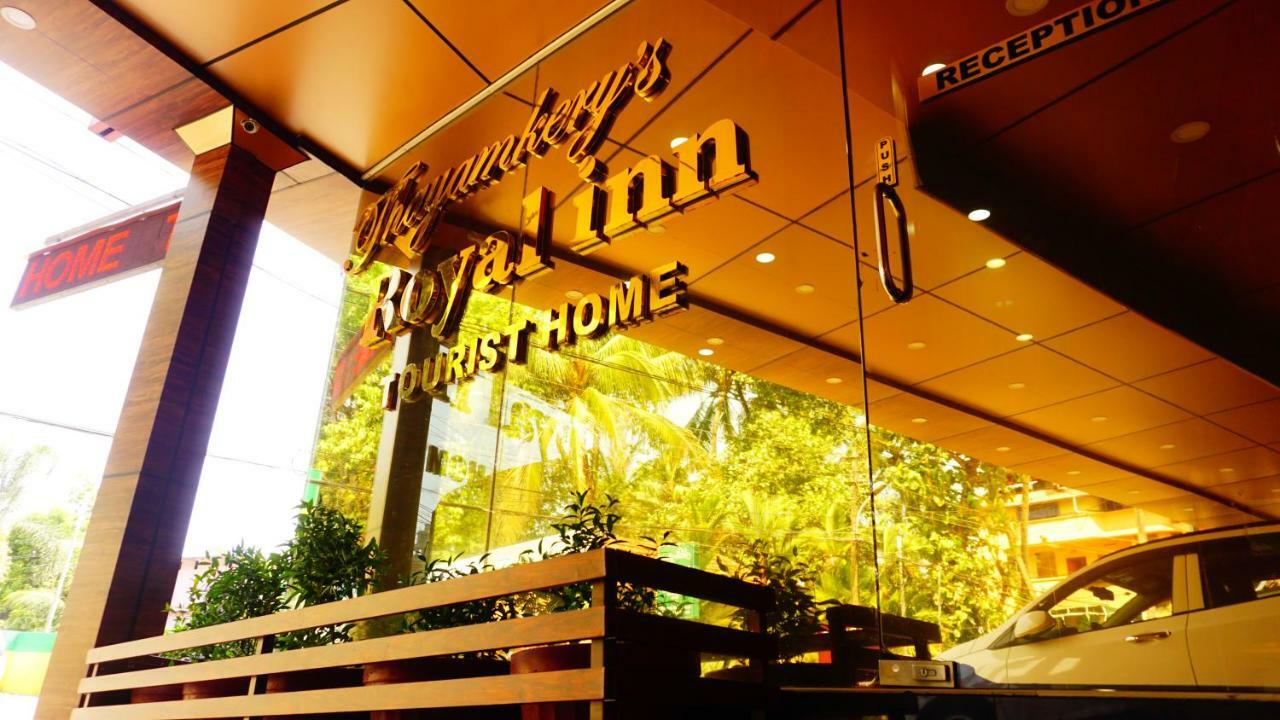 Thayamkery's Royal Inn Kochi Bagian luar foto