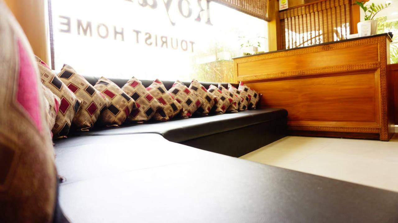 Thayamkery's Royal Inn Kochi Bagian luar foto