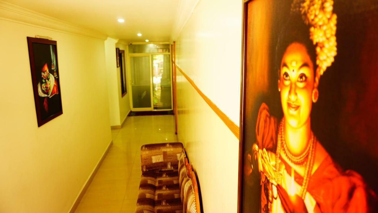 Thayamkery's Royal Inn Kochi Bagian luar foto