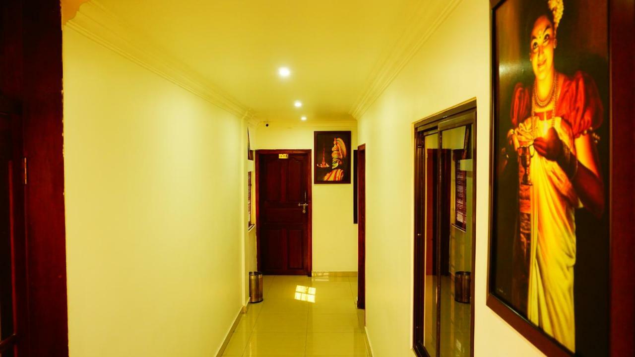 Thayamkery's Royal Inn Kochi Bagian luar foto