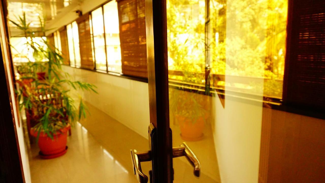 Thayamkery's Royal Inn Kochi Bagian luar foto
