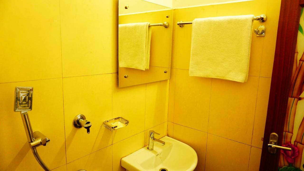 Thayamkery's Royal Inn Kochi Bagian luar foto