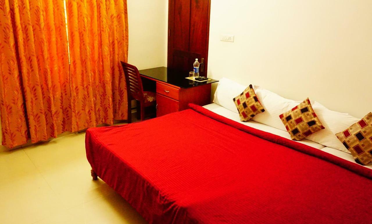 Thayamkery's Royal Inn Kochi Bagian luar foto