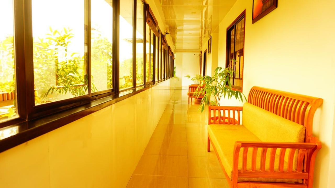 Thayamkery's Royal Inn Kochi Bagian luar foto