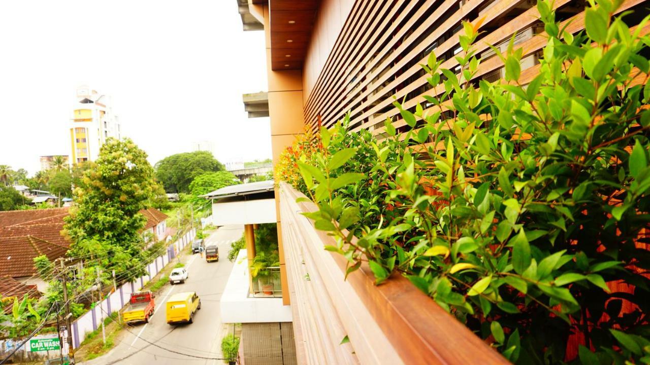 Thayamkery's Royal Inn Kochi Bagian luar foto
