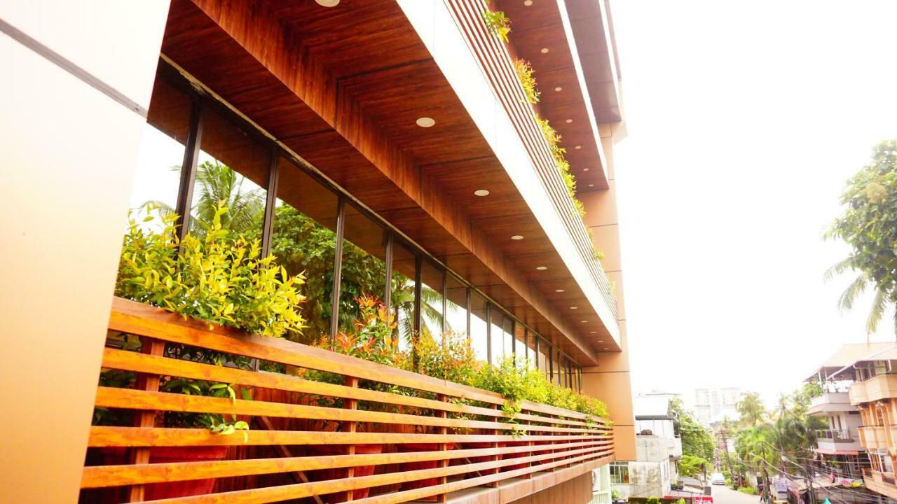 Thayamkery's Royal Inn Kochi Bagian luar foto