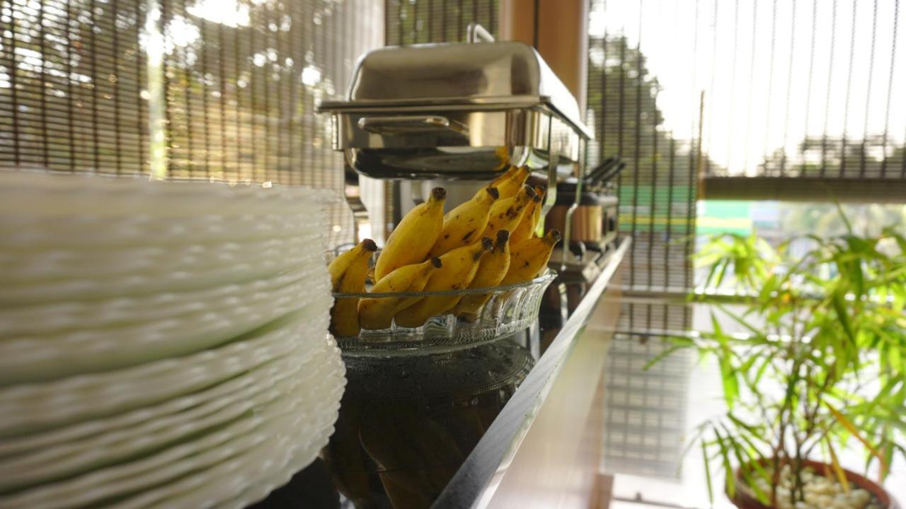 Thayamkery's Royal Inn Kochi Bagian luar foto